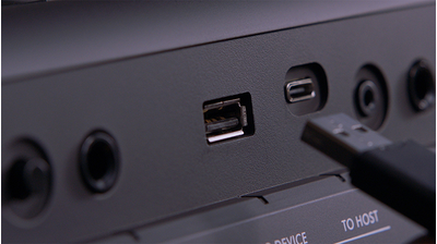 صورة ميزة الاتصال ومخارج الصوت Connectivity & Output في PSR-E583