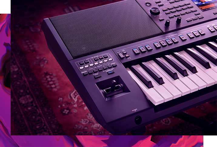 لوحة عمل المؤلف الموسيقي ياماها PSR-A5000 مزودة بعصا تحكّم (Joystick) ومُعدِّل السُّلَّم الموسيقي (Scale Tuner).