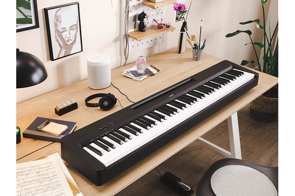 آلة P-145B على مكتب