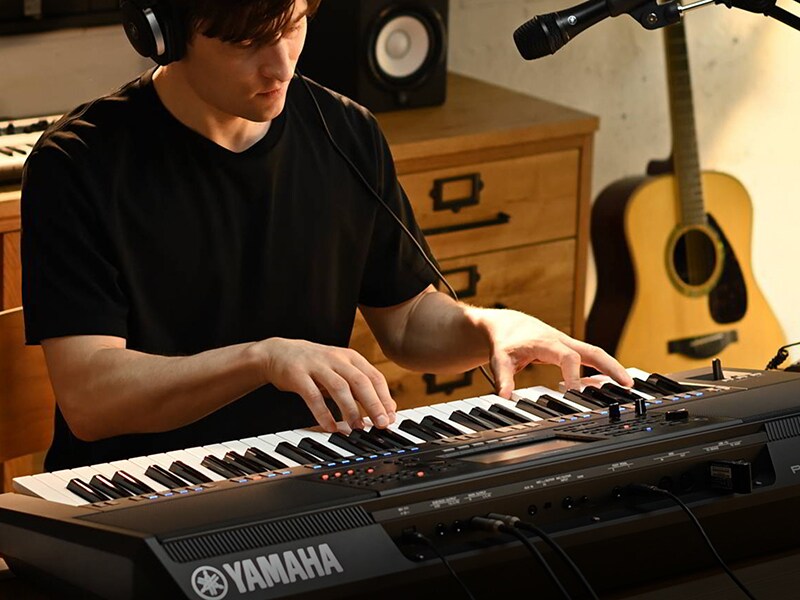 Photo of a person playing chords on the Yamaha Arranger Workstation PSR-SX720+